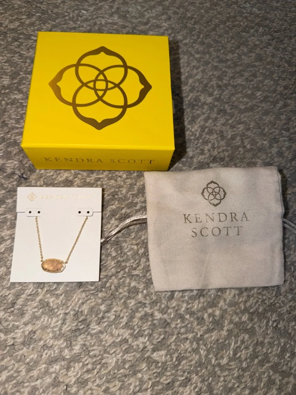 Kendra Scott Elisa Pendant Necklace In Gold Rose Quartz
